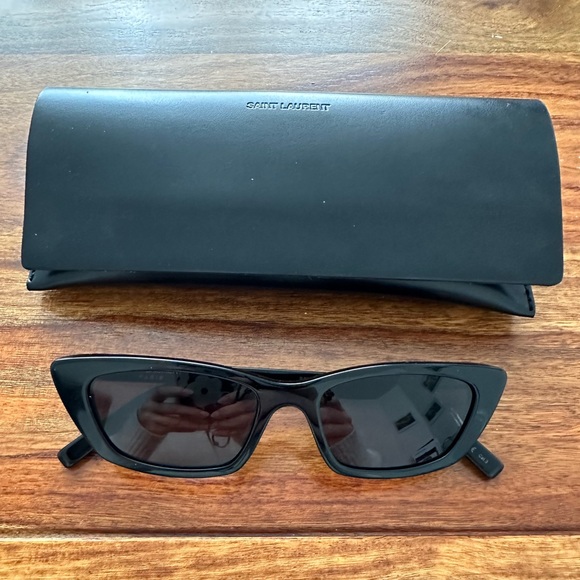 Yves Saint Laurent sunglasses - Picture 2 of 5